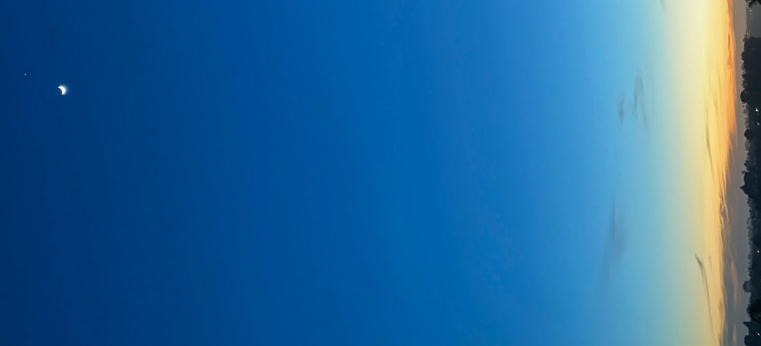 dusk night sky in San Diego with a crescent moon